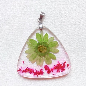 Magenta Zöld Műgyanta Ékszerszett Valódi virágokkal és pink füstfóliával - ékszer - ékszerszett - Meska.hu