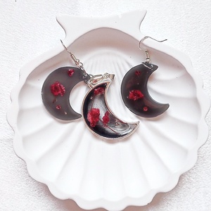 Titokzatos Éjfél Hold - Fekete-vörös gyanta ékszerszett, hold alakú, Ékszer, Ékszerszett, Ékszerkészítés, MESKA