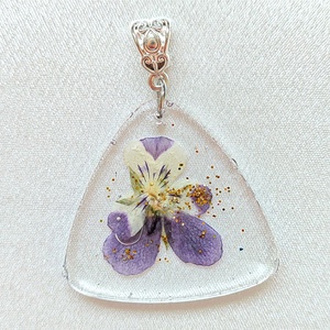 Bohém Árvácska � Lila-sárga virágos medál és fülbevaló csillogó gyantában - ékszer - ékszerszett - Meska.hu