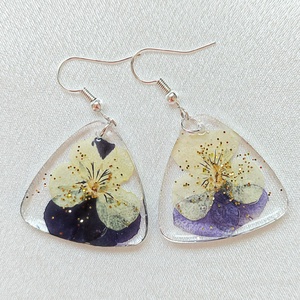 Bohém Árvácska � Lila-sárga virágos medál és fülbevaló csillogó gyantában - ékszer - ékszerszett - Meska.hu