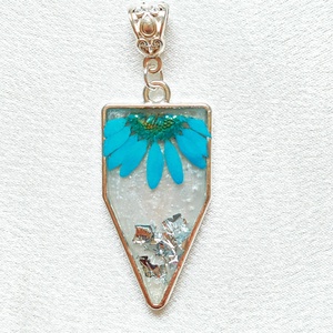 Égi Tiszta Kék - Türkiz virágos, ezüst pelyhes, keretes gyanta szett - ékszer - ékszerszett - Meska.hu