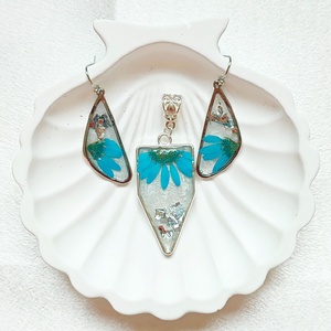 Égi Tiszta Kék - Türkiz virágos, ezüst pelyhes, keretes gyanta szett, Ékszer, Ékszerszett, Ékszerkészítés, MESKA