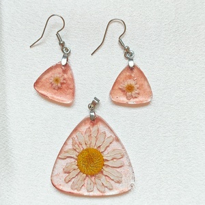 Napfényes Emlék - műgyanta szett fehér vad virággal - ékszer - ékszerszett - Meska.hu