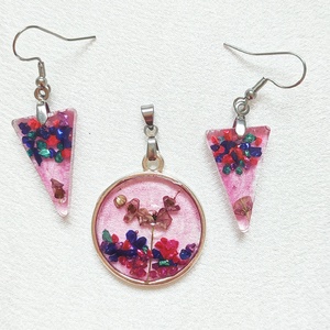 Málnás Kert  Színes kő- és virágdarabkás, pink gyanta szett, Ékszer, Ékszerszett, Ékszerkészítés, MESKA