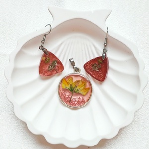 Kis kertem - sárga virág gyanta szett barna vörös alapon - ékszer - ékszerszett - Meska.hu