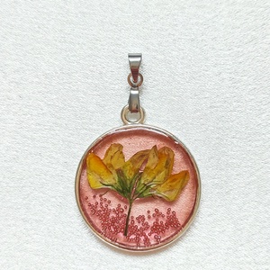 Kis kertem - sárga virág gyanta szett barna vörös alapon - ékszer - ékszerszett - Meska.hu