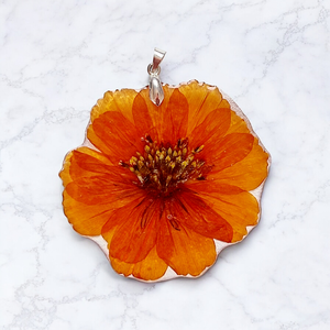 Lángoló Naplemente Medál � Nagyméretű, élénk narancssárga virág gyantában - ékszer - ékszerszett - Meska.hu