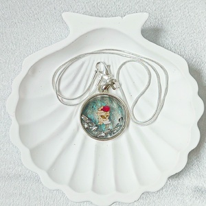 Vintage Romantika � Csillogó Műgyanta Medál Vörös Rózsával - ékszer - nyaklánc - medálos nyaklánc - Meska.hu