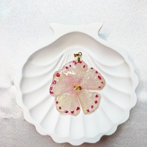 Tavaszi virág műgyanta medál apró kavicsokkal - Meska.hu