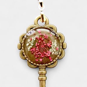 Kulcs alakú szivecskés apró virágos medál - ékszer - nyaklánc - medálos nyaklánc - Meska.hu