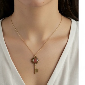 Kulcs alakú szivecskés apró virágos medál - ékszer - nyaklánc - medálos nyaklánc - Meska.hu