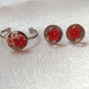 Élénk Tavasz - Rozsdamentes acél és fa színű műgyanta ékszerszett piros virágokkal - ékszer - ékszerszett - Meska.hu