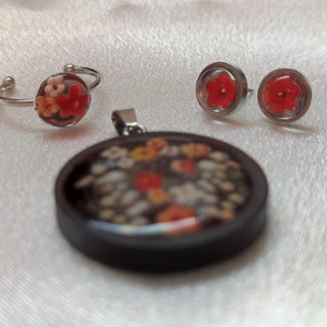 Élénk Tavasz - Rozsdamentes acél és fa színű műgyanta ékszerszett piros virágokkal - ékszer - ékszerszett - Meska.hu