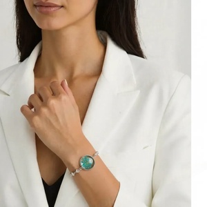 Üveglencse Karkötő Valódi Virágokkal Kék és Piros - ékszer - karkötő - charm karkötő - Meska.hu