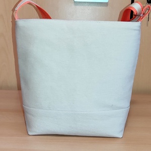 Hímzett farmer crossbody táska - táska & tok - kézitáska & válltáska - vállon átvethető táska - Meska.hu