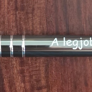 Egyedi gravírozott alumínium golyóstoll Apák napjára - Több színben, egyedi felirattal, Otthon & Életmód, Papír, írószer, Ceruza & Toll, Fémmegmunkálás, MESKA