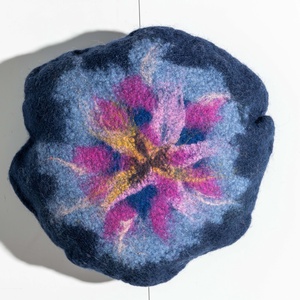 sötétkék VIRÁG párna, Otthon & Életmód, Lakástextil, Párna & Párnahuzat, Nemezelés, MESKA