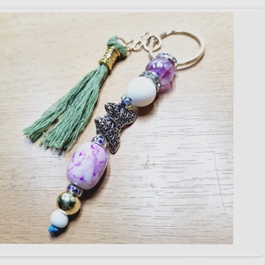 Középen egy pillangó medállal díszített kulcstartó , Táska & Tok, Kulcstartó & Táskadísz, Kulcstartó, Gyöngyfűzés, gyöngyhímzés, MESKA