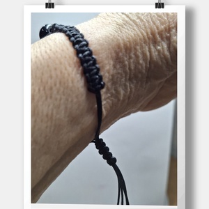 Jing-jang karkötő fekete zsinórral  - ékszer - karkötő - fonott karkötő - Meska.hu