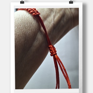 Végtelen szeretet medállal készült karkötő  - ékszer - karkötő - fonott karkötő - Meska.hu