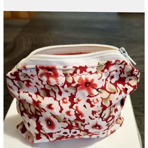 Piros virágmintás neszeszer  - táska & tok - pénztárca & más tok - zsebkendőtartó tok - Meska.hu