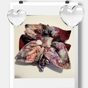 Dekoratív színes mintás szütyők ajándék ötlet, Kellékek & szerszámok, Ékszerkellék, Medáltartó, medálkapocs, Varrás, Színes mintás anyagokból készítettem ezeket az ajándéknak való kis szütyőket. Akár ékszertartónak,...., MESKA