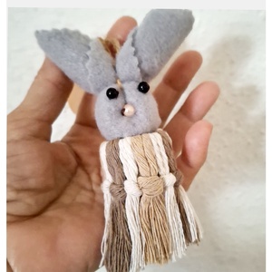 Húsvéti nyuszika makramé fonalból egyedi kézműves termék - ünnepi díszek, dekorációk - húsvéti díszek és dekorációk - húsvéti ablakdíszek - Meska.hu