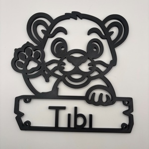 Személyre szabható integető kis oroszlán névtáblával, Baba - mama, Babaszoba dekoráció, Baba névtábla, Mindenmás, MESKA