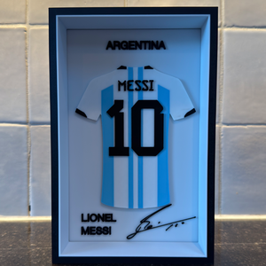 Lionel Messi egyedi dekor, Otthon & Életmód, Dekoráció, Dísztárgy, Mindenmás, Minimalista, mégis látványos fali dekor igazi focirajongóknak 
Lionel Messi neve és meze elegáns ke..., MESKA