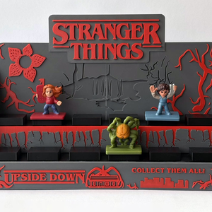 Stranger Things Mcdonalds figura tartó, Otthon & Életmód, Dekoráció, Dekoratív figurák és szobrok, Mindenmás, A Hawkins hangulat most beköltözhet a polcodra is! ?
Ez a Stranger Things inspirálta McDonald’s fig..., MESKA