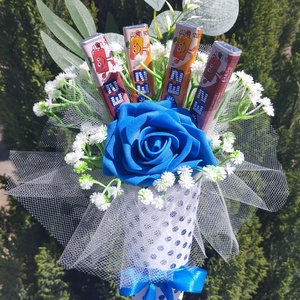 Ballagó csokor kék rózsával - otthon & életmód - dekoráció - virágdísz és tartó - csokor & virágdísz - Meska.hu