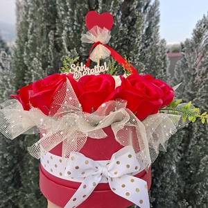 Valentin-napi szappanrózsa box � a szeretet illata ???? - otthon & életmód - virágdekoráció - virágok - virágbox - Meska.hu