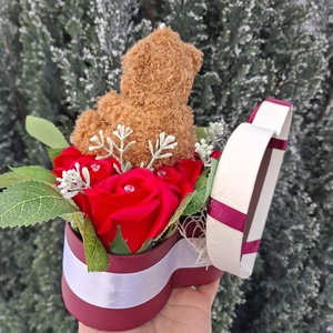 Szív alakú szappanrózsa box plüss macival � a szerelem ékköve  - otthon & életmód - virágdekoráció - virágok - virágbox - Meska.hu