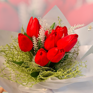 Piros tulipán csokor ballagásra - otthon & életmód - virágdekoráció - virágok - virágcsokor - Meska.hu