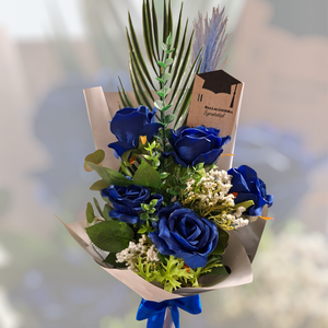 Kék rózsás ballagási csokor - otthon & életmód - virágdekoráció - virágok - virágcsokor - Meska.hu