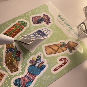 Karácsonyi ajándékcsomagos csillogó matricaív A6 - kellékek & szerszámok - dekorációs kellékek - matricaív - Meska.hu