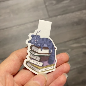 Mágneses könyvjelző hologramos - Mr. Chamberlin könyveken - könyv & zene - könyvjelző - Meska.hu