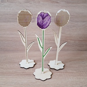 Keresztszemes hímzéssel készíthető tulipán - Meska.hu