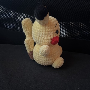 Horgolt Pikachu - játék & sport - plüssállat & játékfigura - plüss mesefigurák - Meska.hu