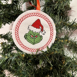 Hímzett Grinch filc figura - Meska.hu