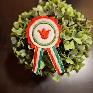 Hímzett kokárda - ékszer - kitűző és bross - kitűző - Meska.hu