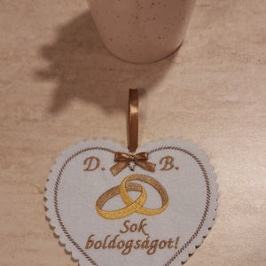 Esküvői hímzett szív díszek - Meska.hu