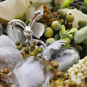 Ezüst nyúl magnólia alatt üvegtojáson ül bádog asztaldísz - ünnepi díszek, dekorációk - húsvéti díszek és dekorációk - húsvéti asztaldíszek - Meska.hu