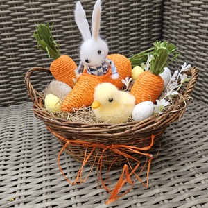 Bolyhos nyuszi répajárgányban kiscsibe társaságában asztaldísz ��� - Meska.hu