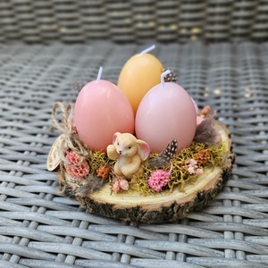 Pici nyuszis tojásgyertyás asztaldísz fatörzs alapon ���� - ünnepi díszek, dekorációk - húsvéti díszek és dekorációk - húsvéti asztaldíszek - Meska.hu