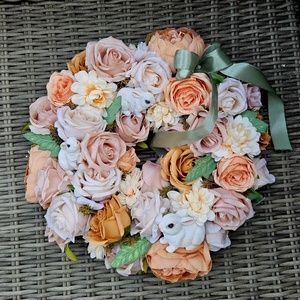 Nyuszicsalád rózsakertben bújkál ���� - ünnepi díszek, dekorációk - húsvéti díszek és dekorációk - húsvéti ajtódísz, kopogtató - Meska.hu