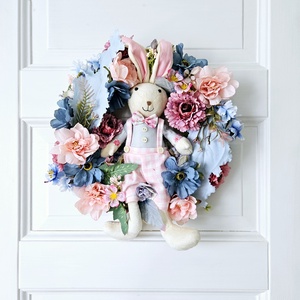 Nyuszifiú még a lábát lógatja, mielőtt hamarosan munkába áll ��  - ünnepi díszek, dekorációk - húsvéti díszek és dekorációk - húsvéti ajtódísz, kopogtató - Meska.hu