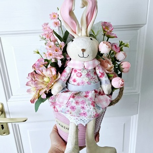 Pici nyuszilány a lábát lógatja  ��� - ünnepi díszek, dekorációk - húsvéti díszek és dekorációk - húsvéti asztaldíszek - Meska.hu