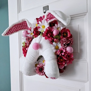 Kockás fülű nyúlnak beszorult a popója kopogtató � - ünnepi díszek, dekorációk - húsvéti díszek és dekorációk - húsvéti ajtódísz, kopogtató - Meska.hu