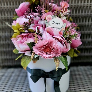 Anyák napi virágbox pünkösdi rózsával � - otthon & életmód - virágdekoráció - virágok - virágbox - Meska.hu